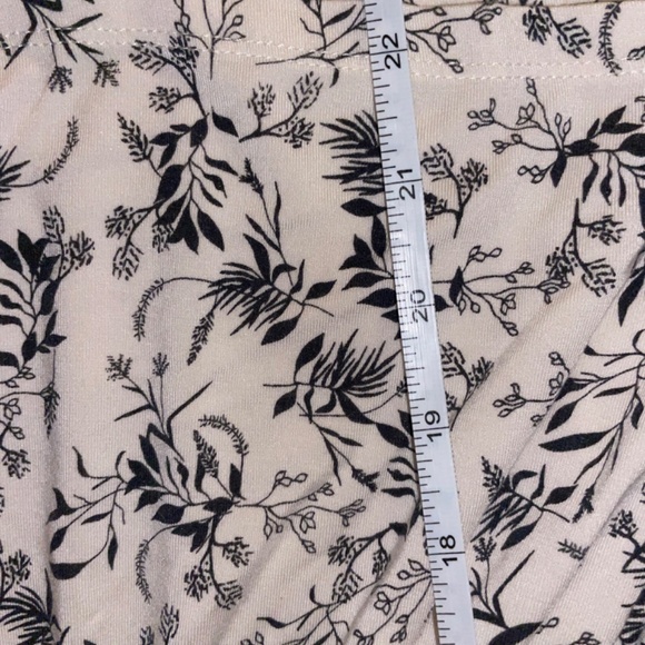 3/$12 - Matilda Jane Flowery Top Size M - Picture 8 of 8